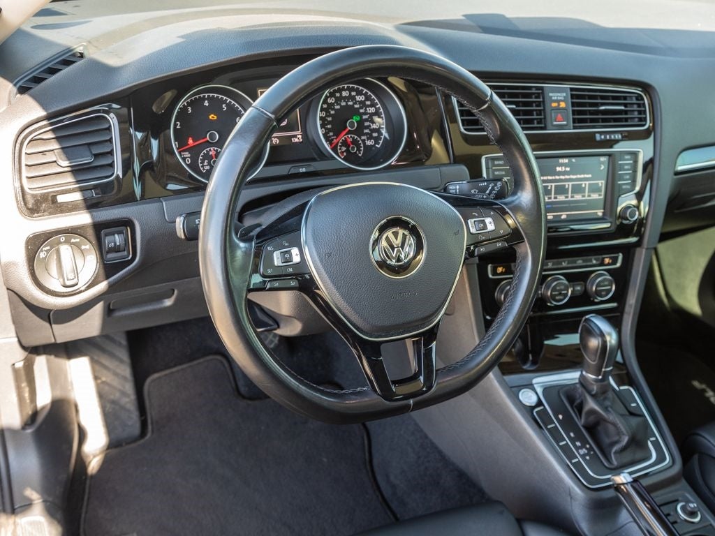 2017 Volkswagen Golf Base